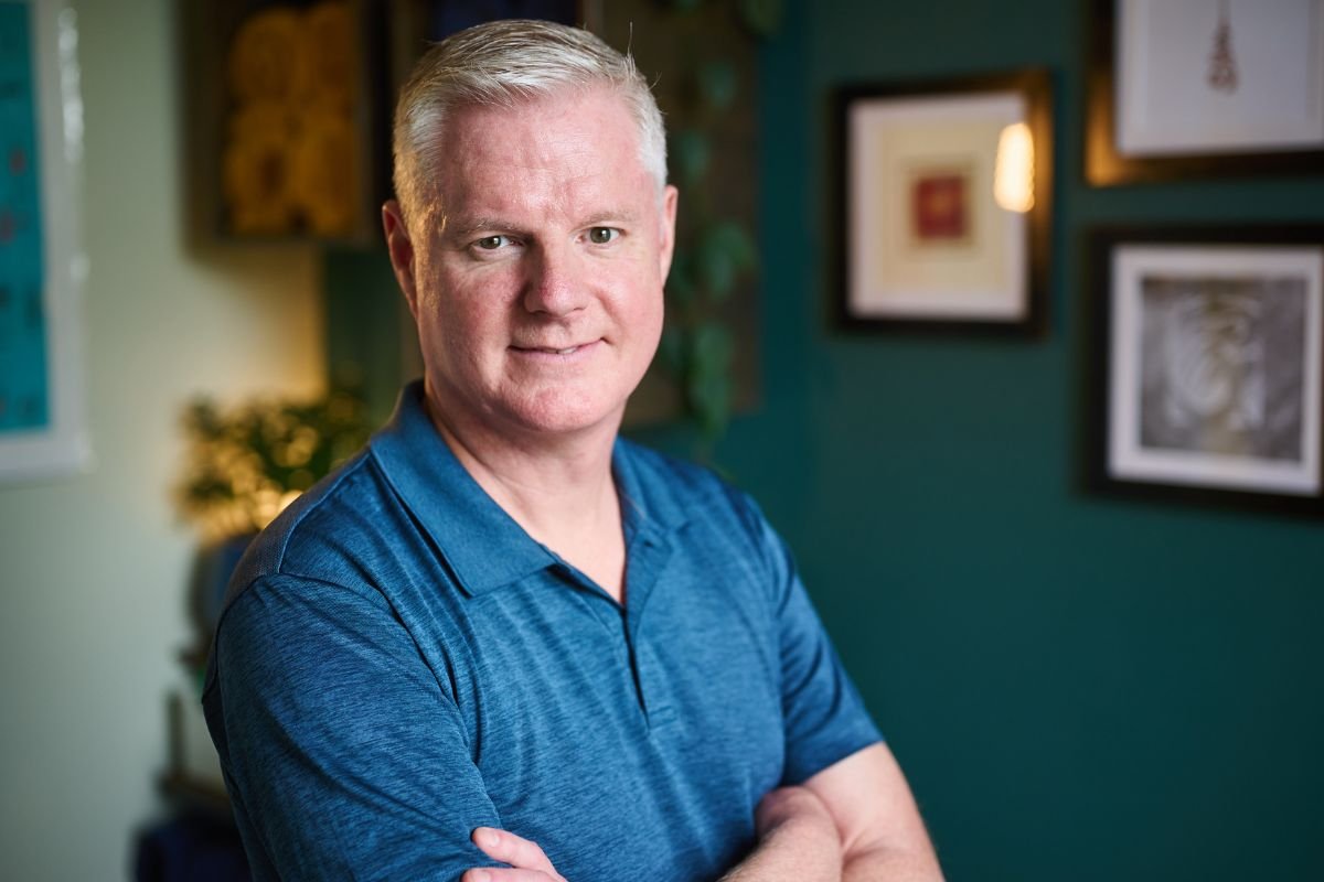 Steven Murdoch, TMJ massage therapist, providing treatment in his London clinic.